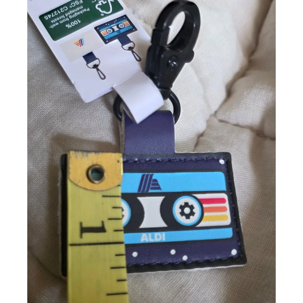 Aldi Keychain‎ Quarter Holder OS Collectible Blue NEW Retro Cassette Tape Cart